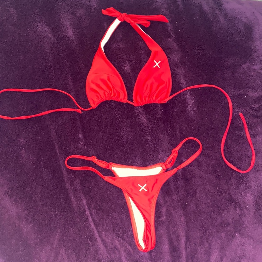 Boutine LA red bikini